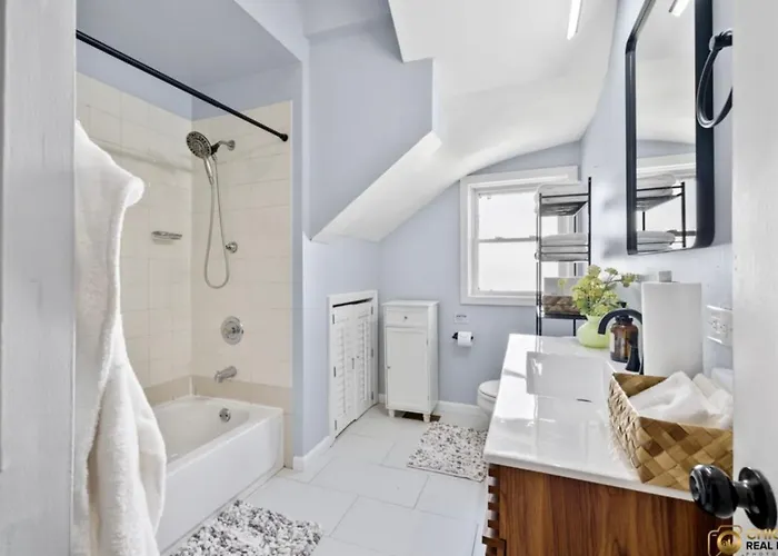 Spacious In Awesome With Wifi, Ac * Chicago