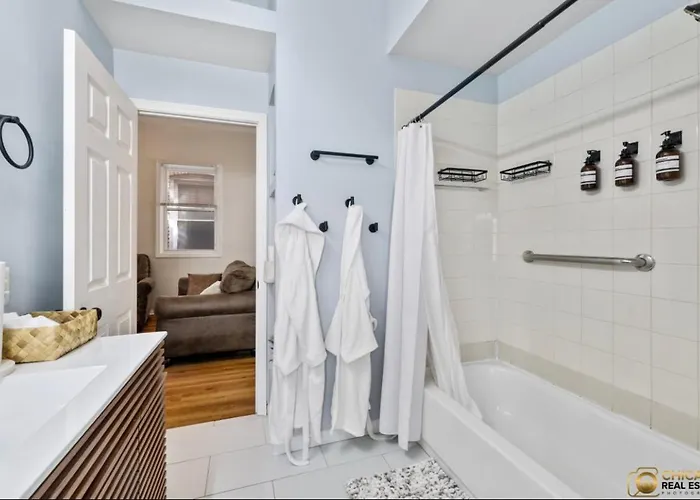 Spacious In Awesome With Wifi, Ac Apartamento *